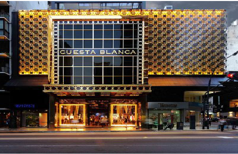 上犹门头设计与商业空间的纽带。