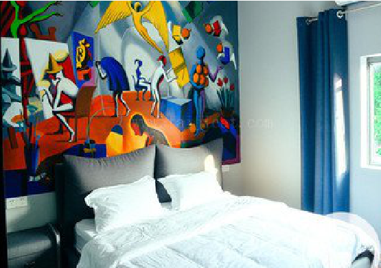 上犹对于酒店的墙体彩绘而言更注重哪些方面？